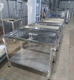 Meja Periksa Hewan Stainless